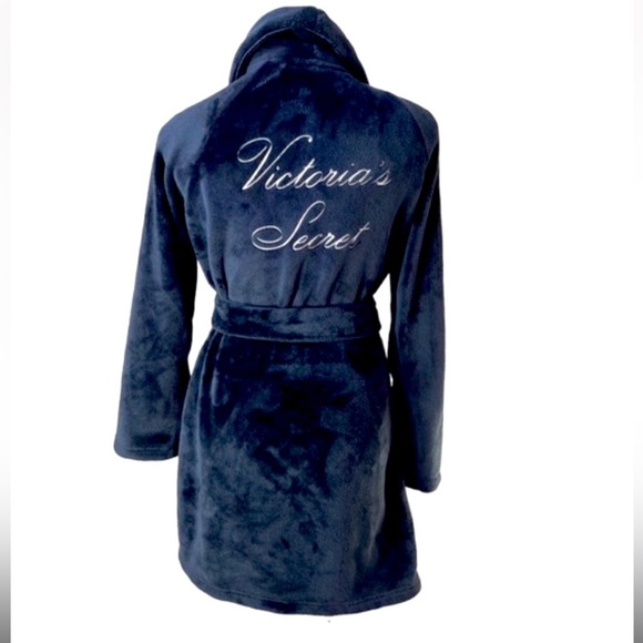 Victoria’s Secret cozy black plush logo robe with pockets size medium/large - Picture 5 of 7
